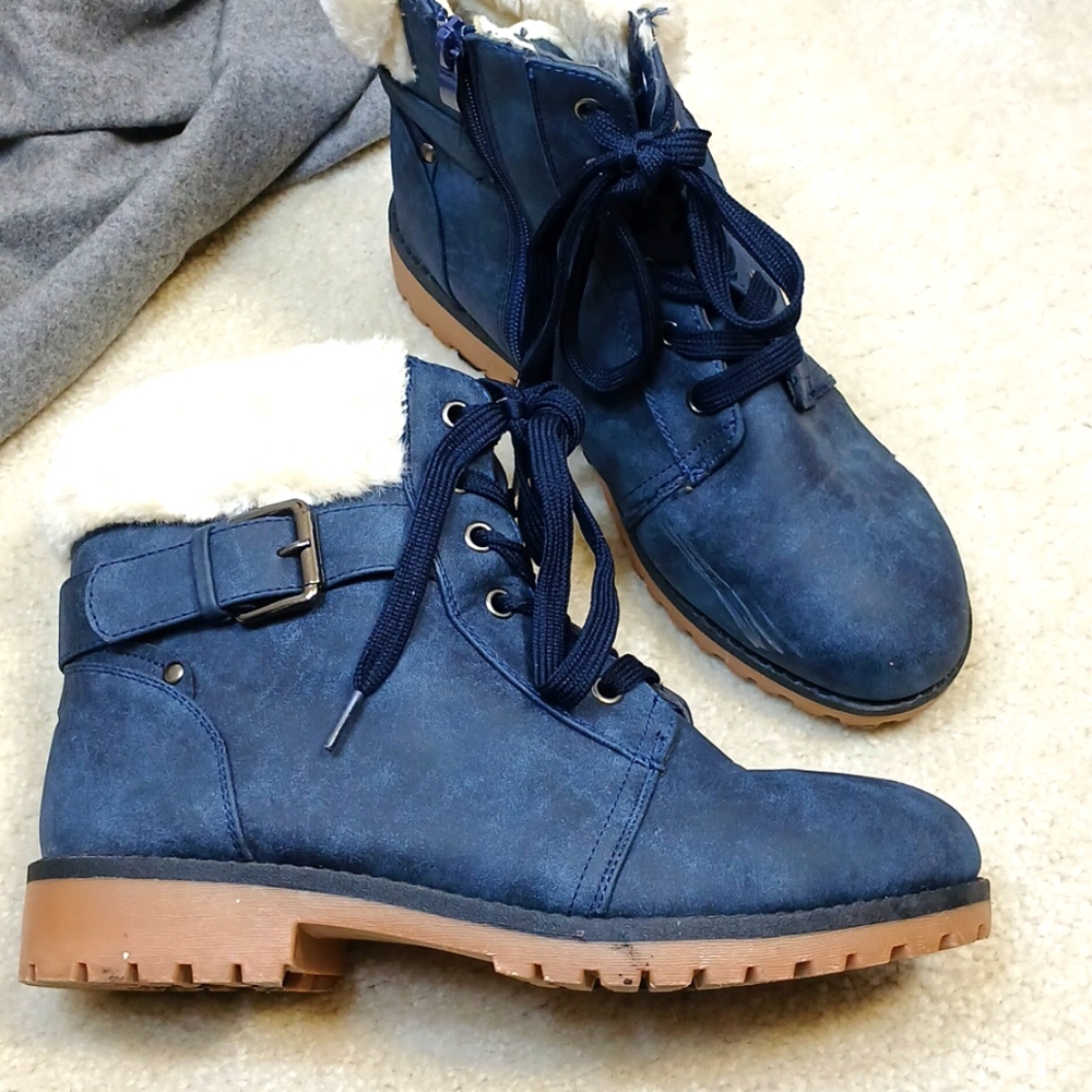 Apres women's navy blue zip or lace Winter boots. Size 9